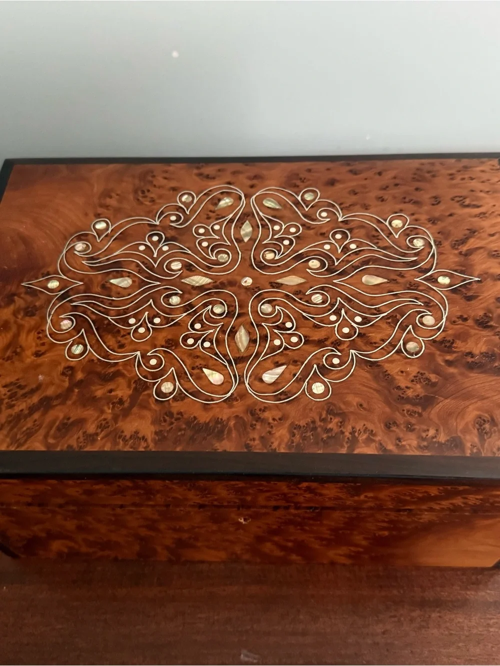 Moroccan Burl Wood Inlay Jewelry Box with Mother-of-Pearl Motif Thuya